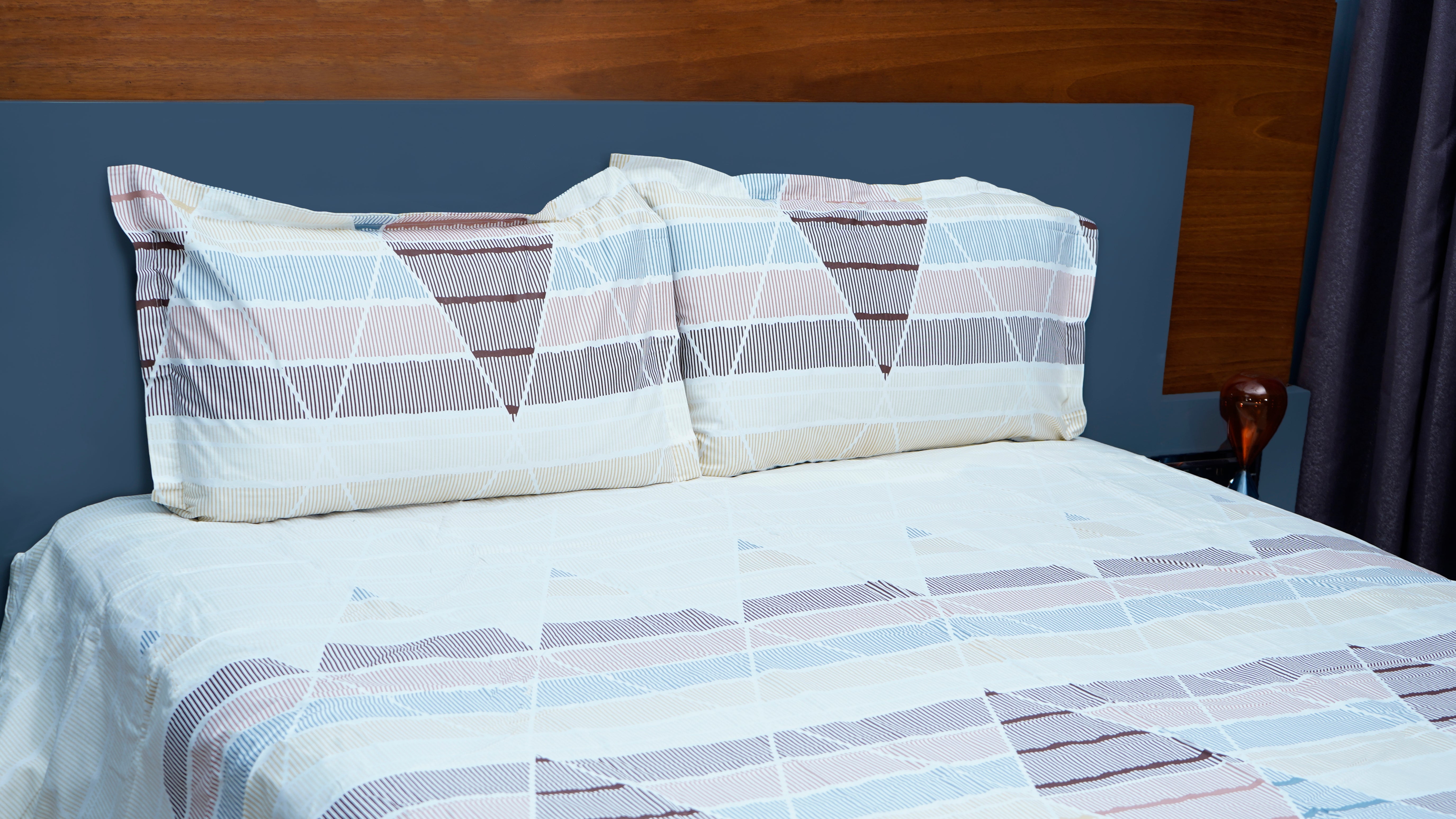 Shaded Grey & Brown Triangular 100% Cotton King Size Double Bedsheet with two pillow covers