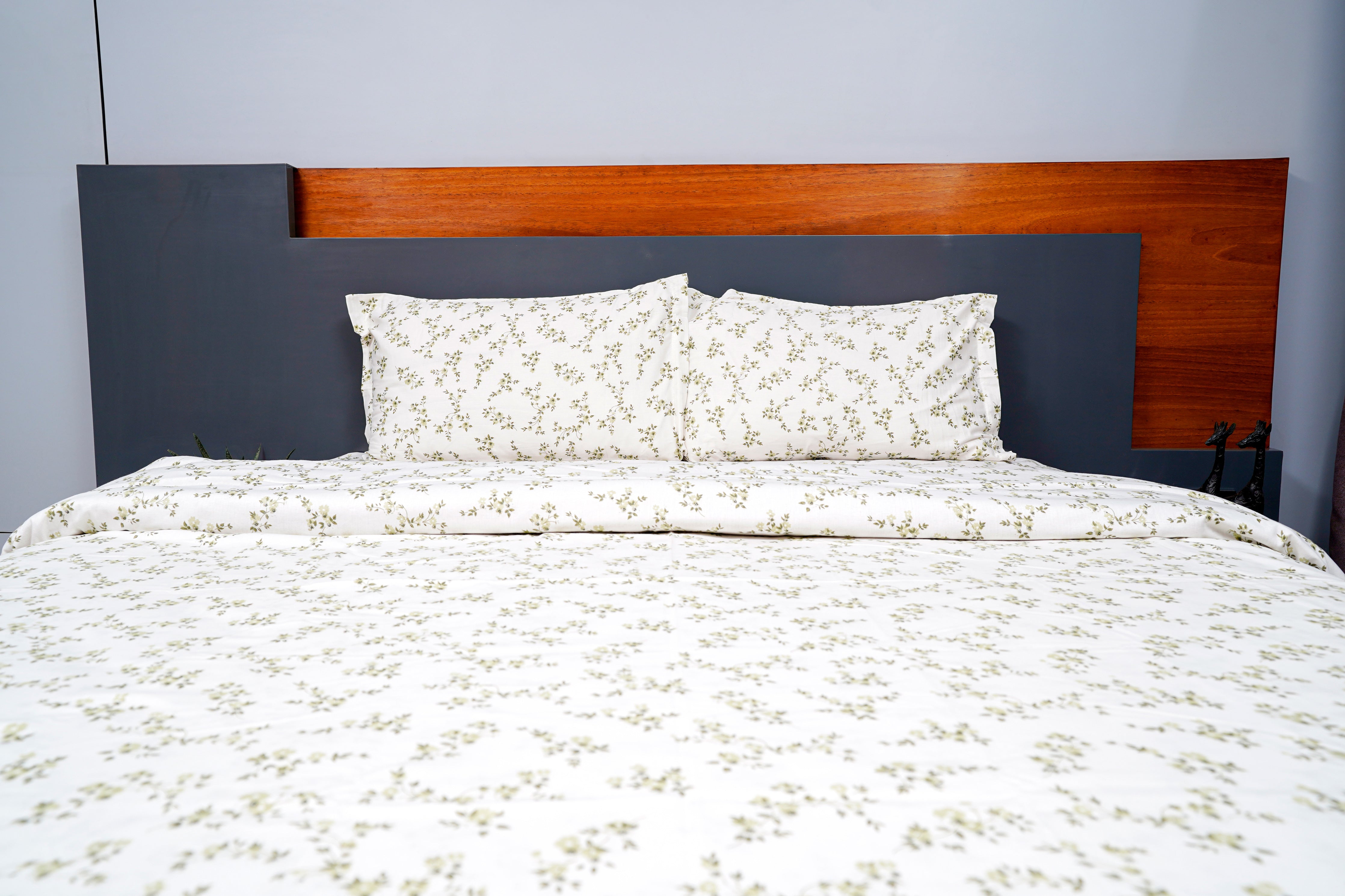 Cream Small Buti Floral Green Queen Size Bed sheet for Double Bed Along with Pillowcase Soft Easy Care Luxury Wrinkle Free