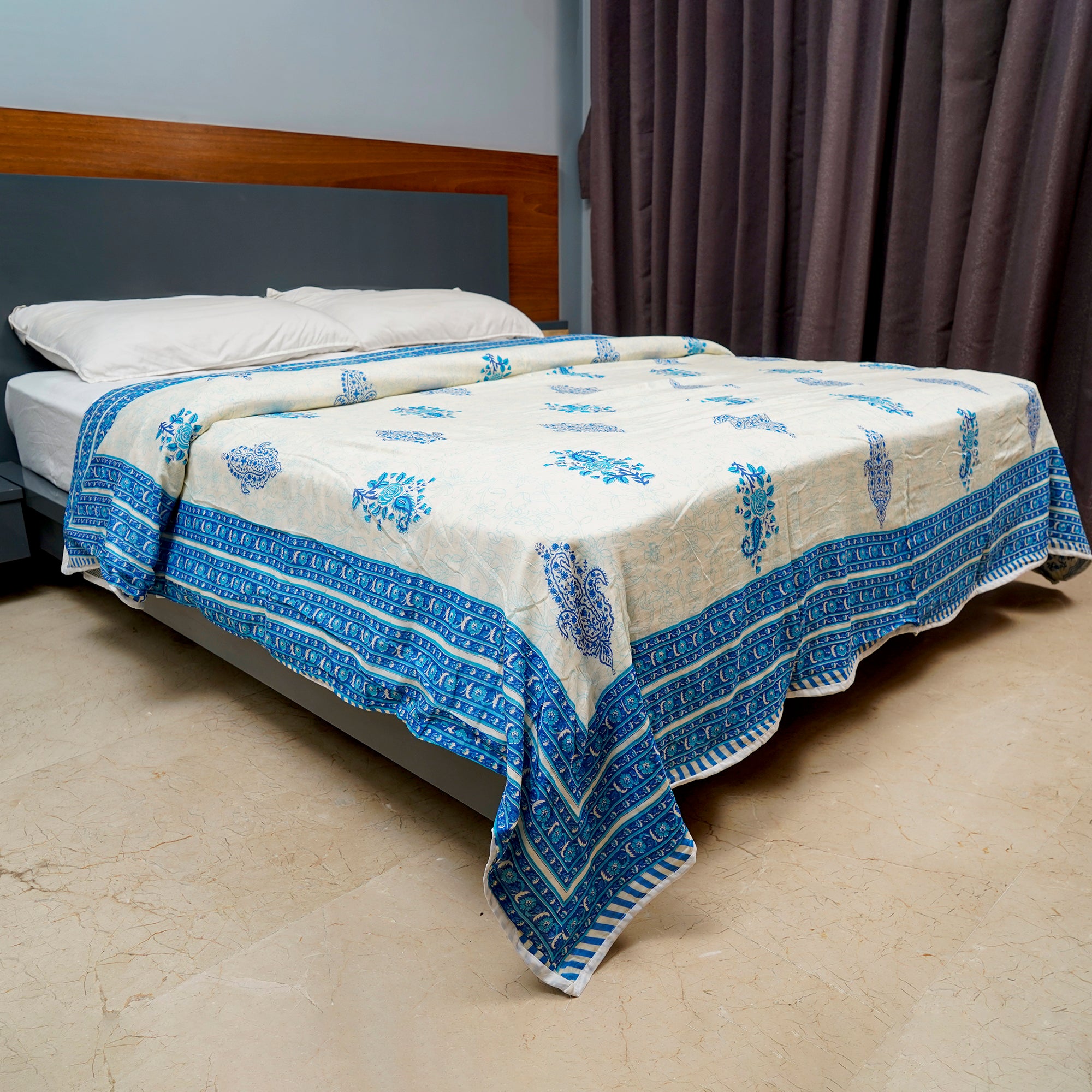 Inizio Soft Cotton Rajasthani Jaipuri Pattern Reversible and Breathable Fabric Dohar for Queen Size Bed, Lightweight AC Blanket for Indoor and Outdoor Use (Blue and Off White)