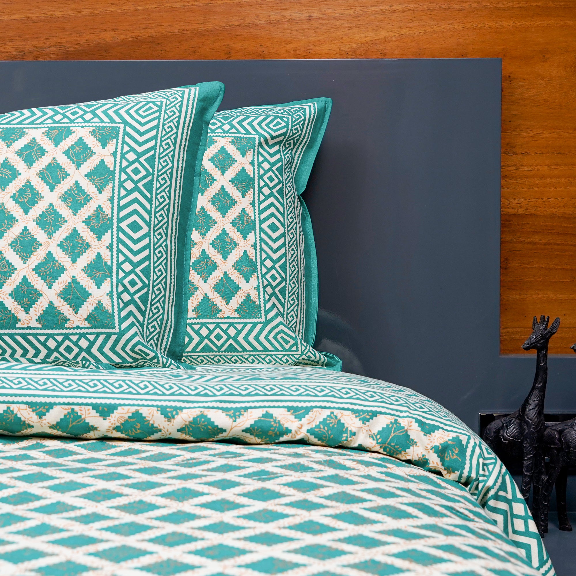 Inizio Jaipuri Sanganeri Hand Block Printed Queen Size Bedsheet with Two Matching Pillow Covers Breathable Cotton Fabric Flat Bedsheets for Comfortable Sleep