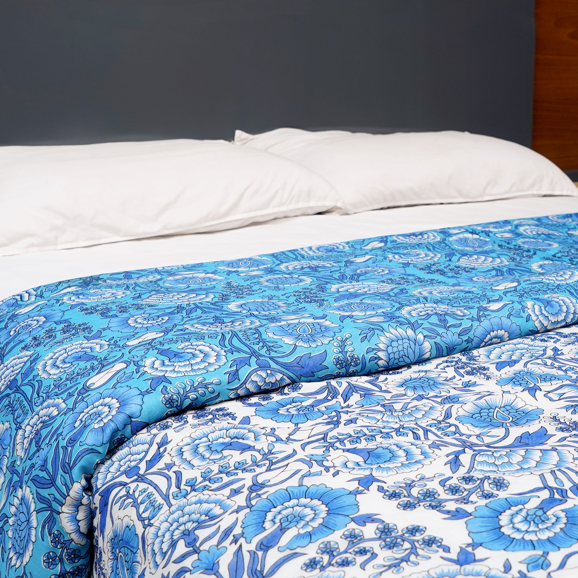 Inizio Cotton Soft Rajasthani Jaipuri Printed Reversible Dohar for Queen Size Bed, Lightweight Blanket for Bedroom, Living Room or Gift (Blue and White)