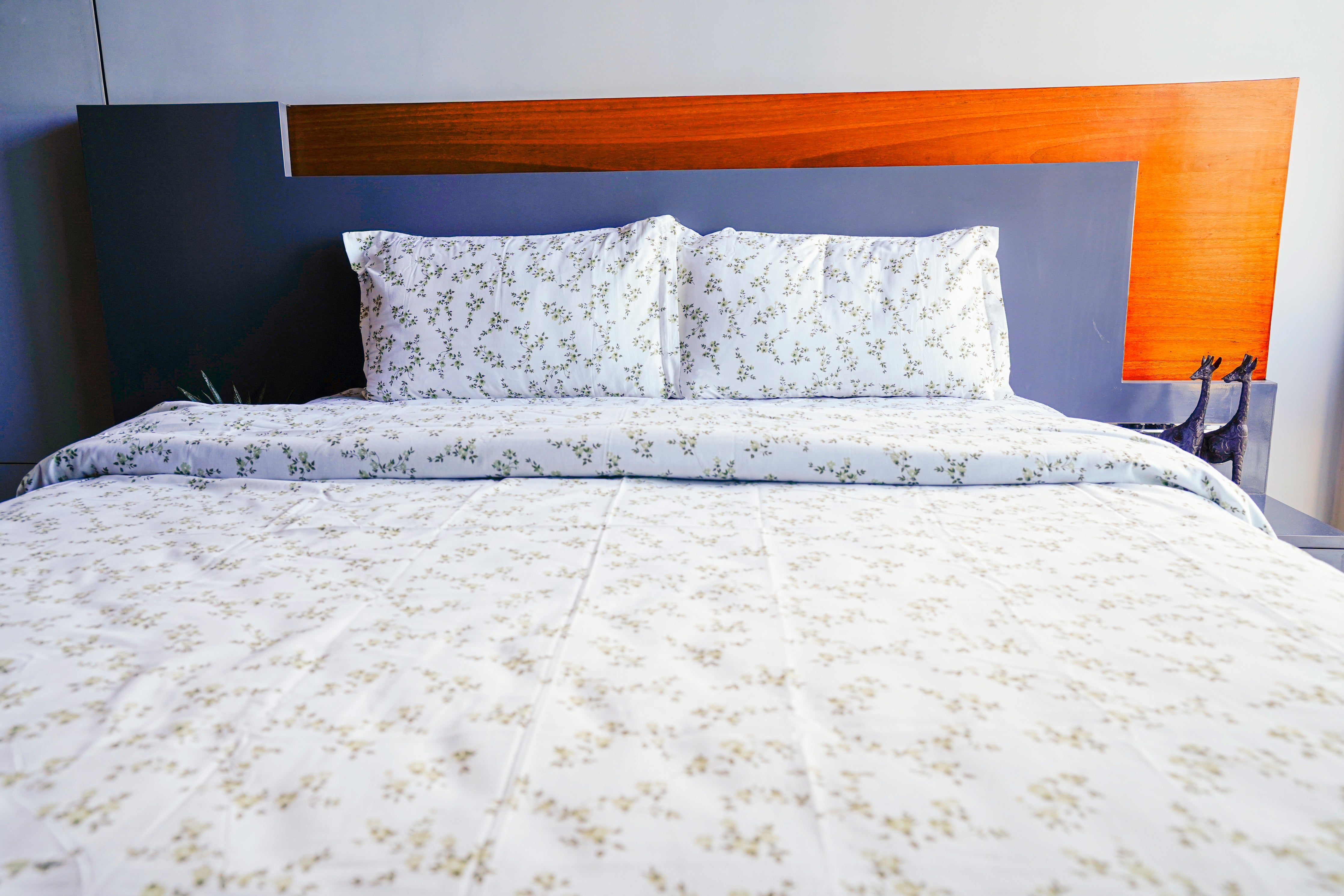 Cream Small Buti Floral Green Queen Size Bed sheet for Double Bed Along with Pillowcase Soft Easy Care Luxury Wrinkle Free