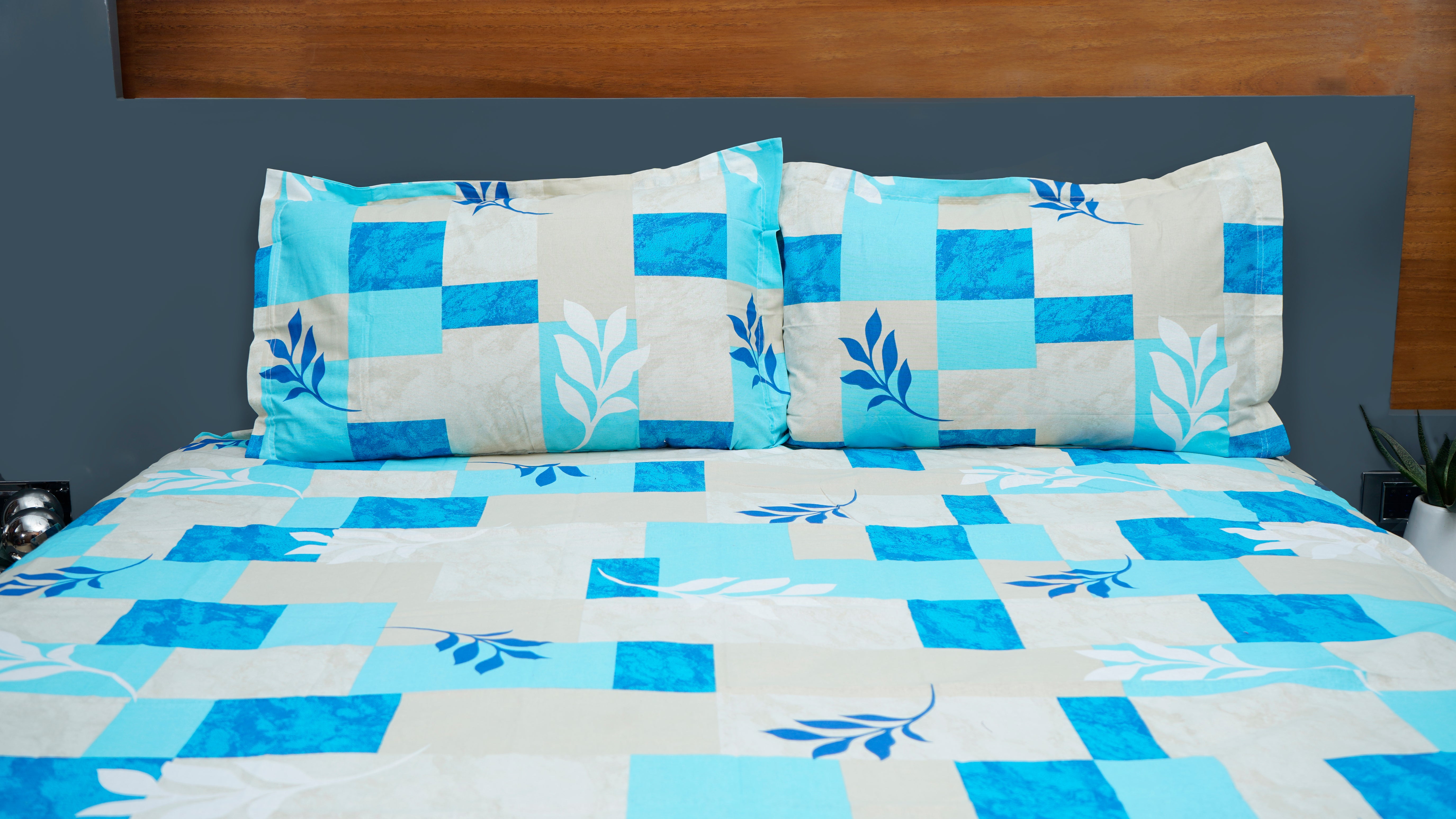 Blue checkered leaf motif 100% cotton queen size double bedsheet with two pillow covers