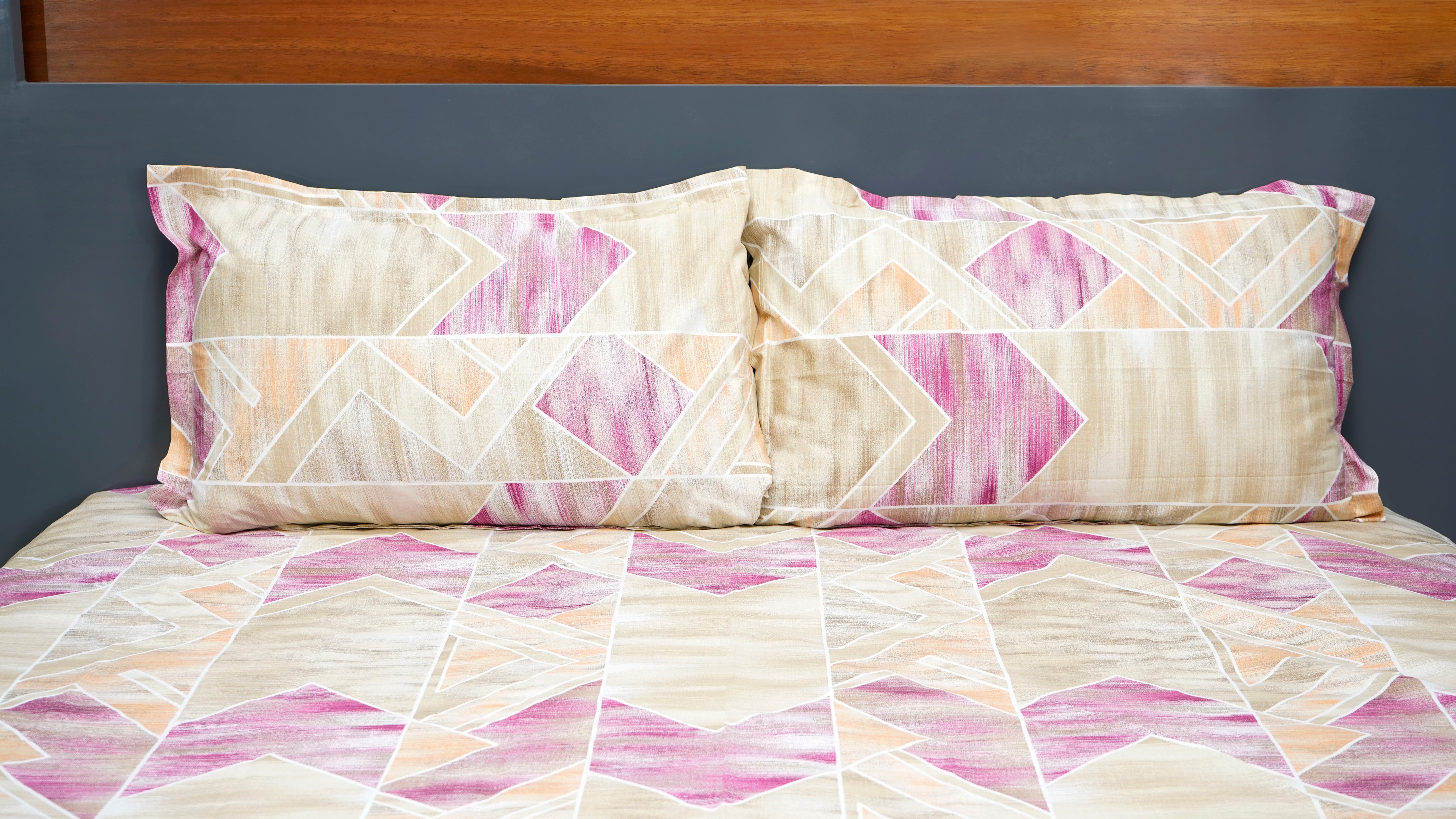 Beige with pink geometrical print double bedsheet with pillow cover