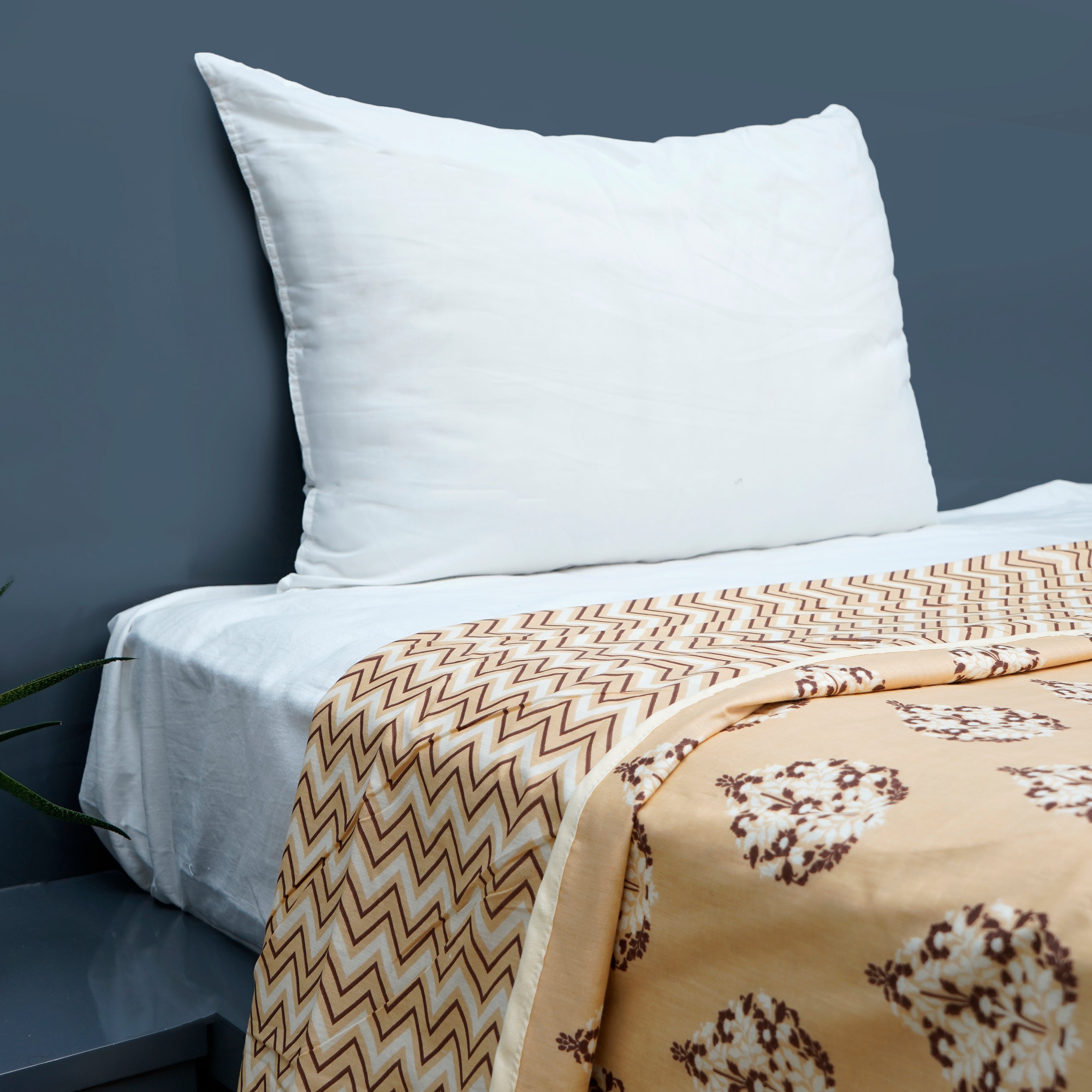 100% Cotton reversible single size Dohar/AC Blankets with Brown zig zag and floral prints