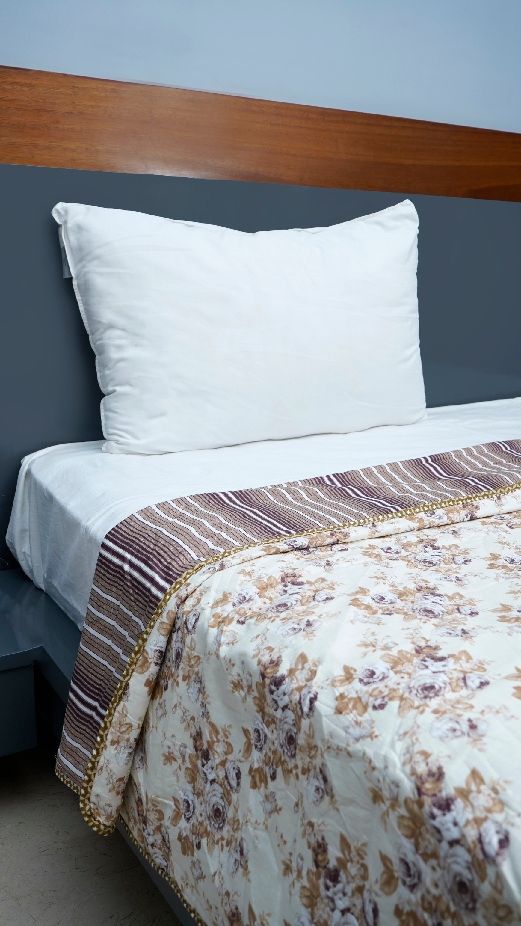 100% Cotton Reversible Single Dohar/AC Blankets 200 GSM with Brown stripes and Floral prints