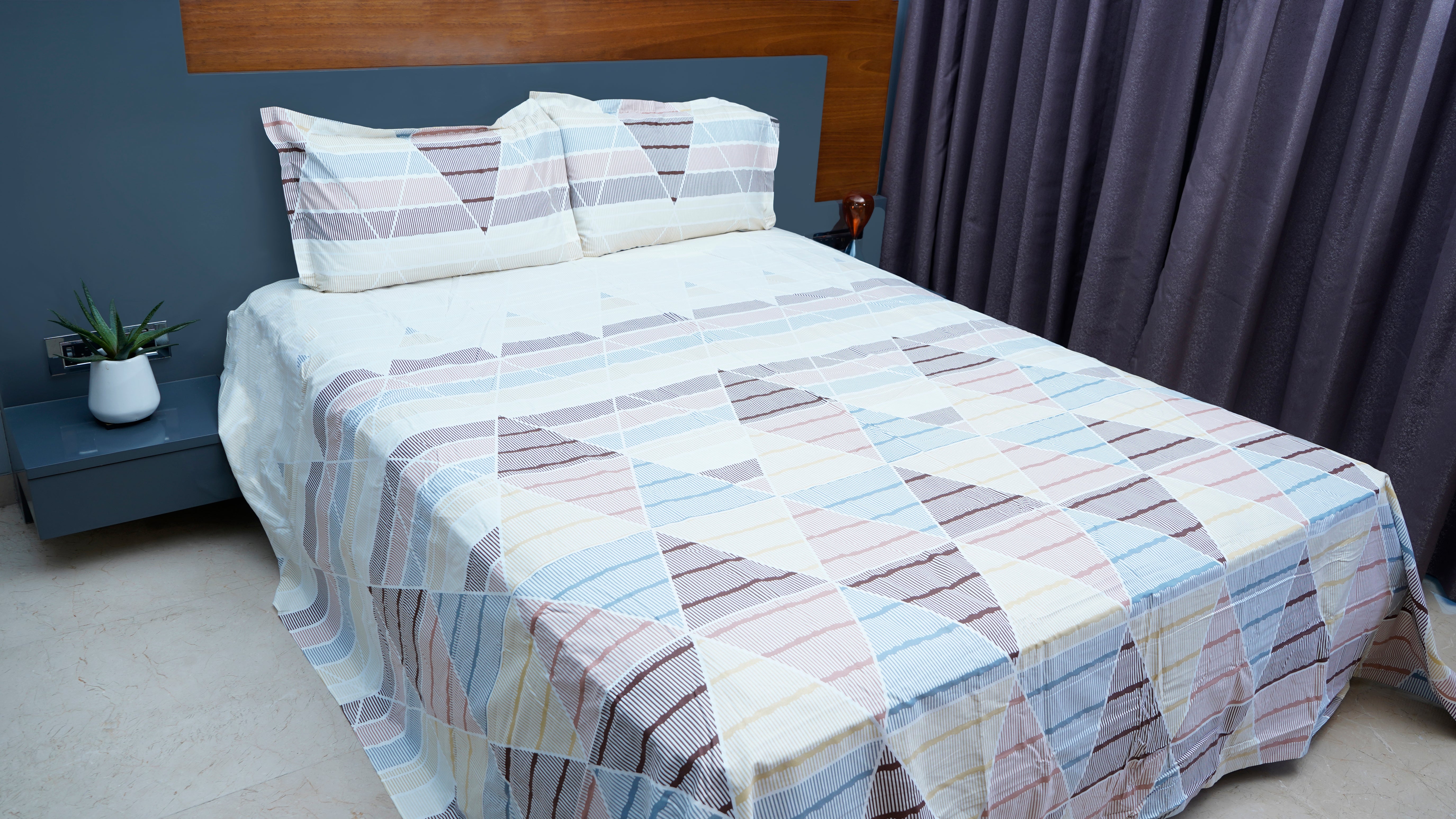Shaded Grey & Brown Triangular 100% Cotton King Size Double Bedsheet with two pillow covers