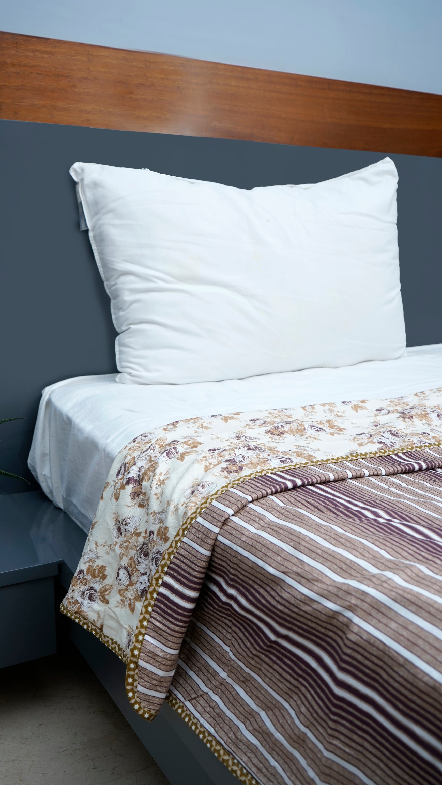 100% Cotton Reversible Single Dohar/AC Blankets 200 GSM with Brown stripes and Floral prints