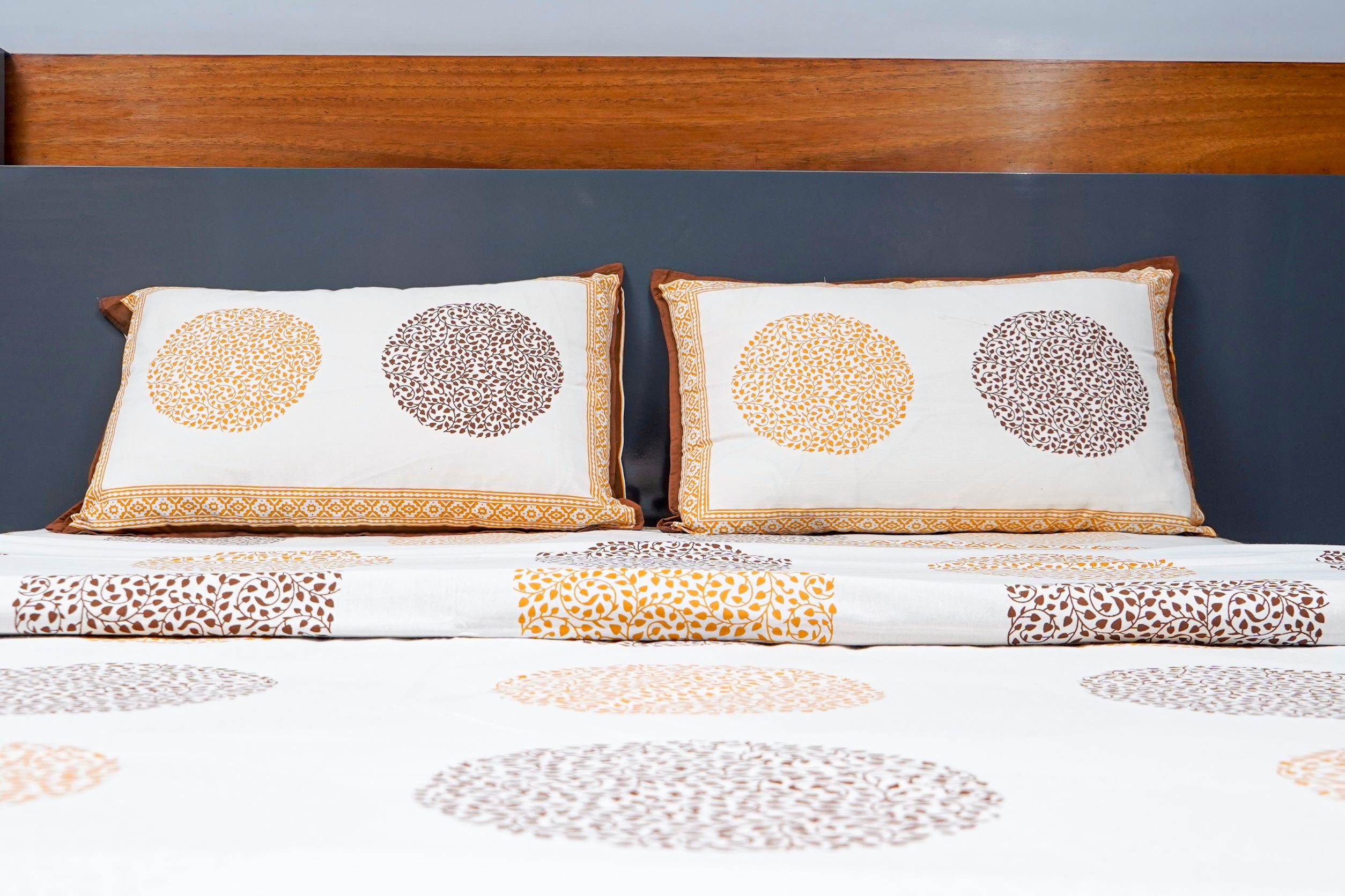 Inizio Hand Block Printed Queen Size Cotton Bedsheet with 2 Soft Pillow Covers Elegant Jaipuri Rajasthani Design Brown & Light Mustard Circle Print