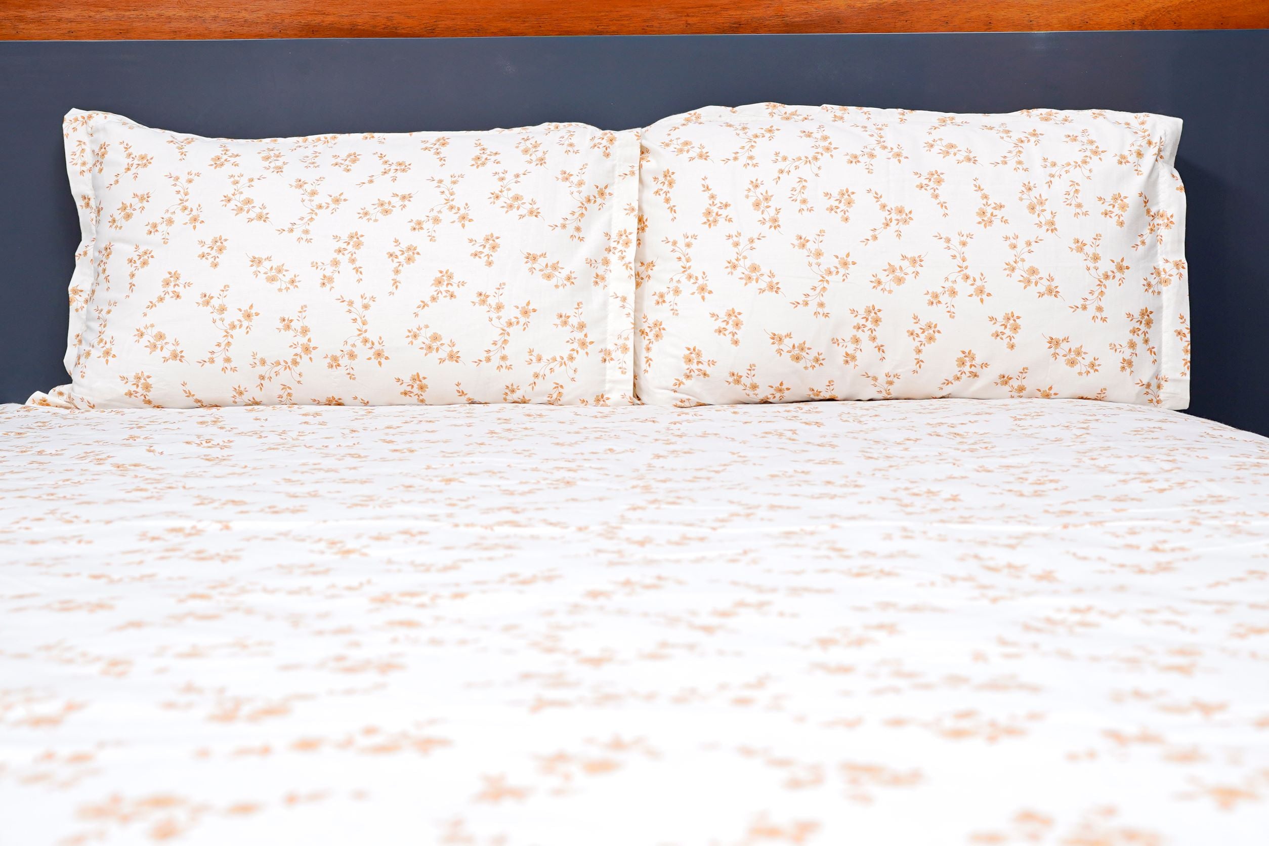 Cream Small Buti Floral Gold Queen Size Bed sheet for Double Bed Along with Pillowcase Soft Easy Care Luxury Wrinkle Free