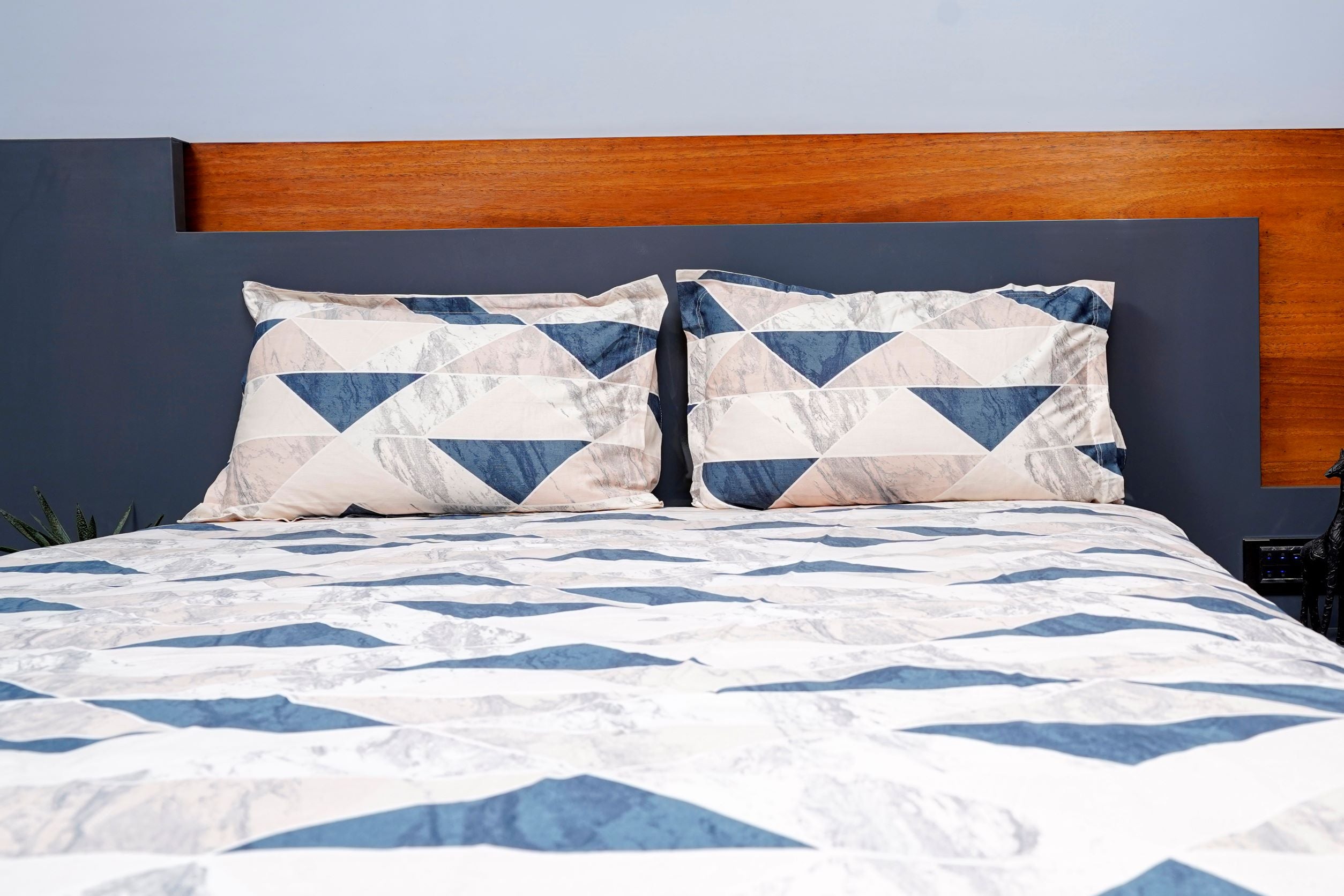 King Size Cream and Grey Bedsheet with Pillowcase Geometric Printed Fade Resistant & Machine Washable Luxury Soft Double Brushed