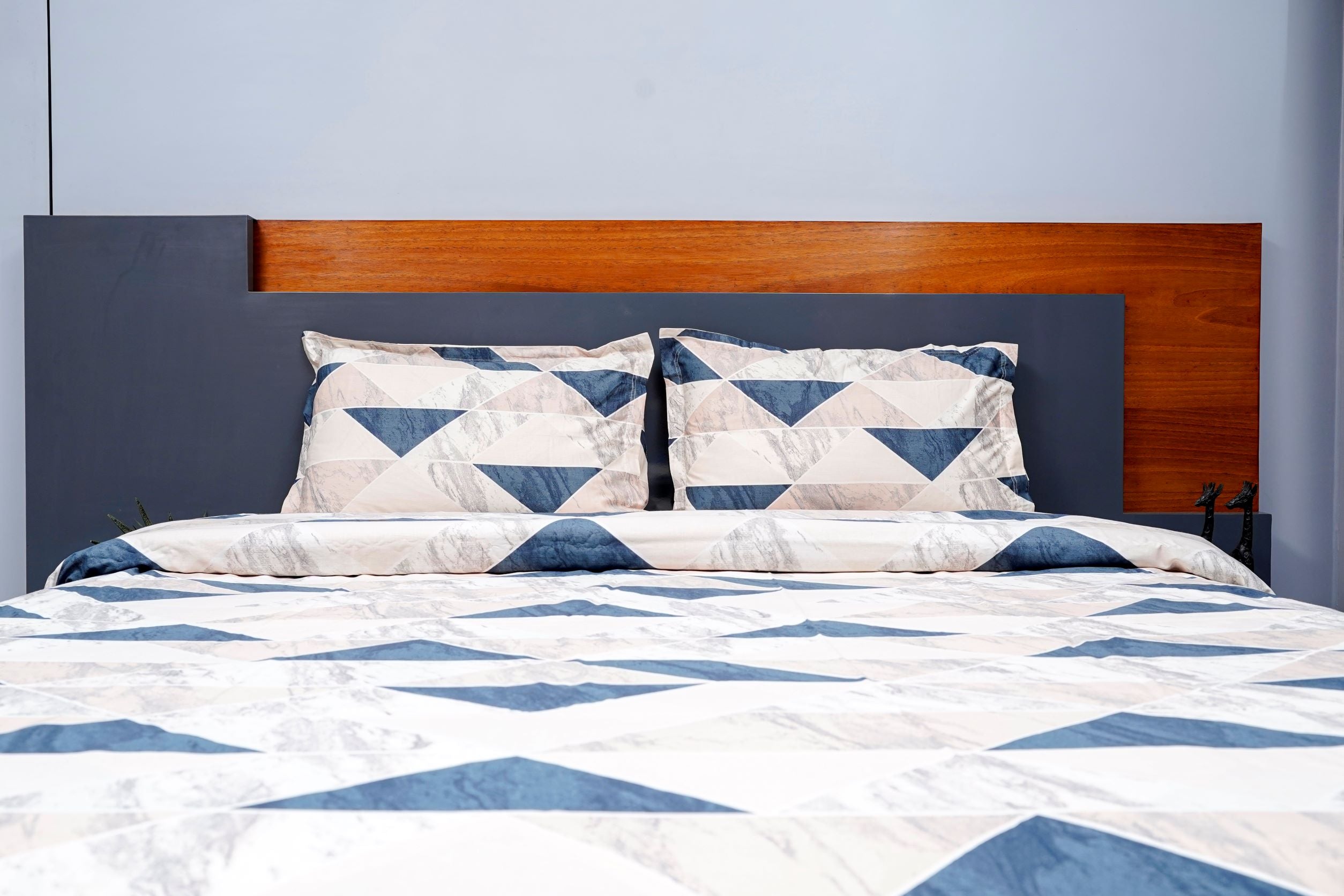 King Size Cream and Grey Bedsheet with Pillowcase Geometric Printed Fade Resistant & Machine Washable Luxury Soft Double Brushed