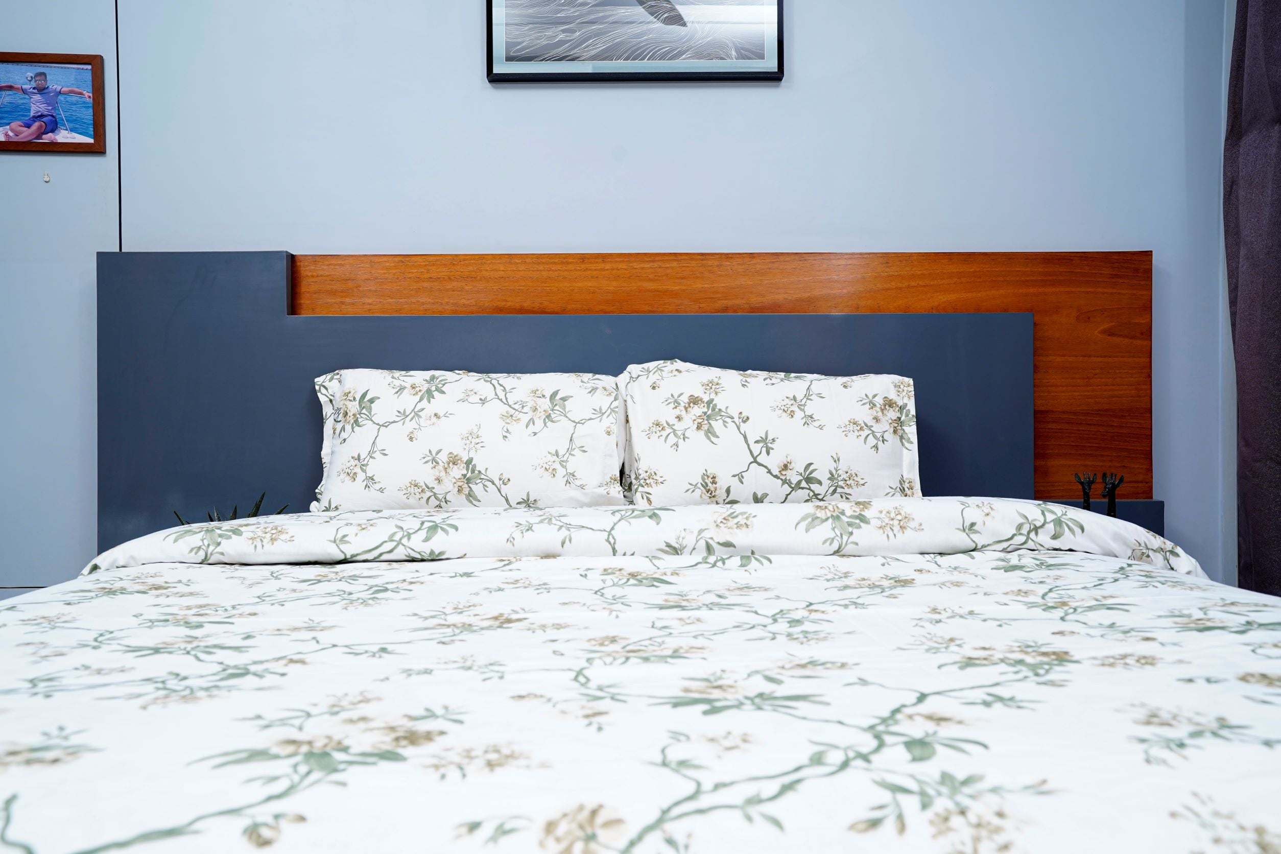 White Green Leaves Printed Cotton King Size Bed sheet with Soft Pillowcases Extra Soft