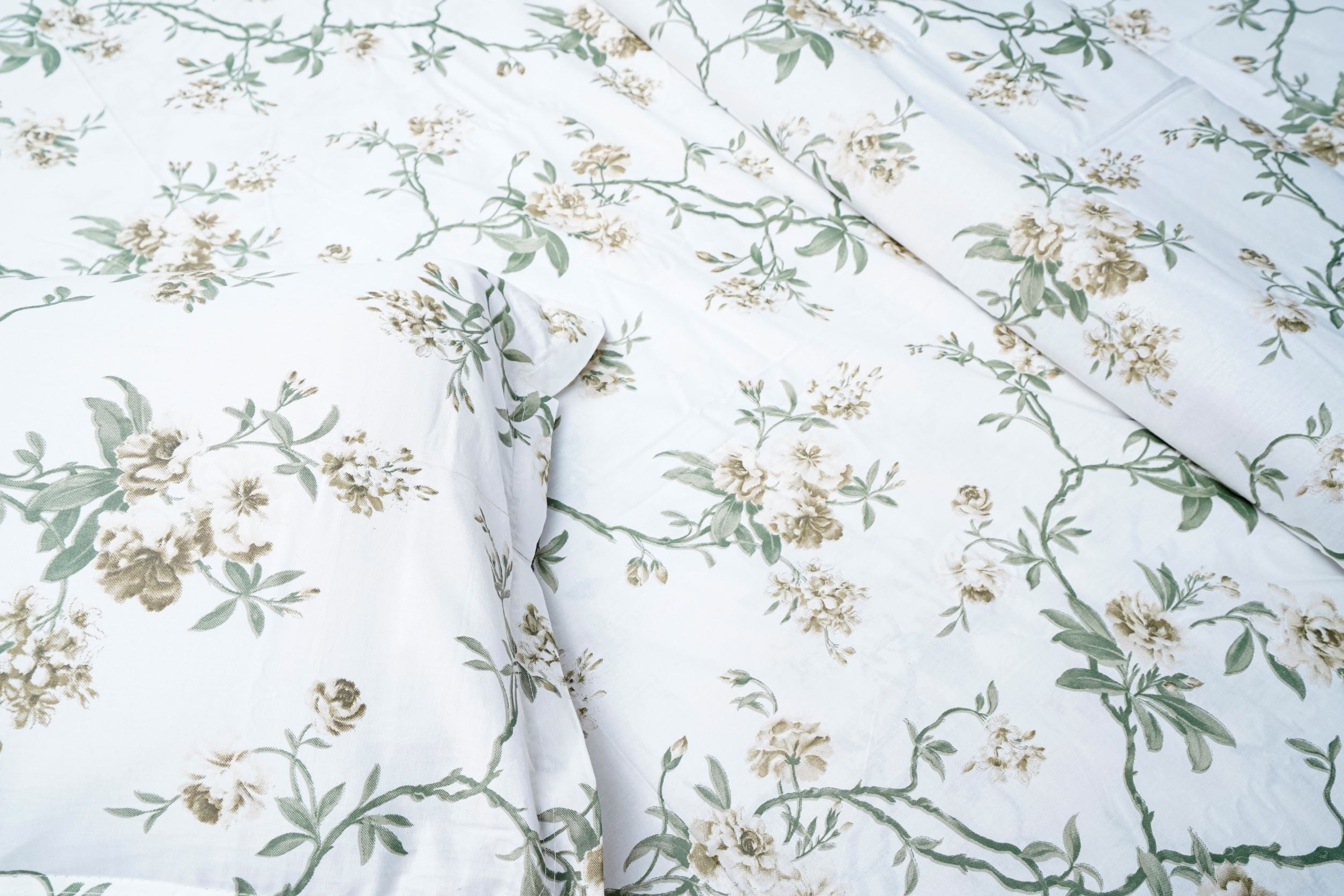 White Green Leaves Printed Cotton King Size Bed sheet with Soft Pillowcases Extra Soft