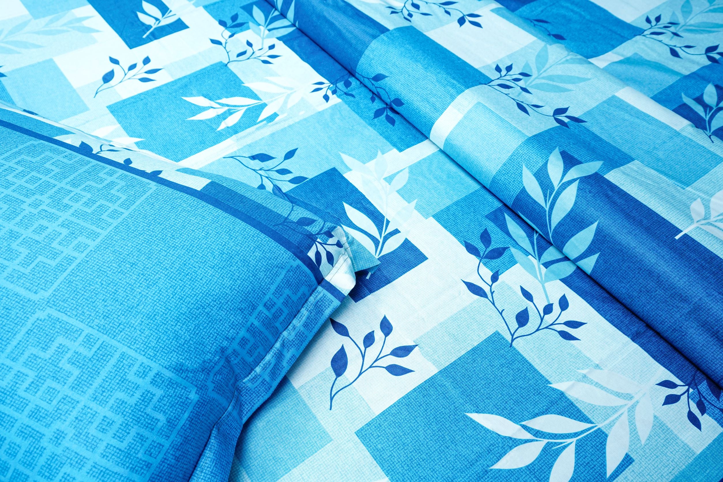 Ultra Soft Solid Print Queen Size Cotton Bed sheet, Lightweight Breathable & Shrink Free, contains 2 Pillow Covers