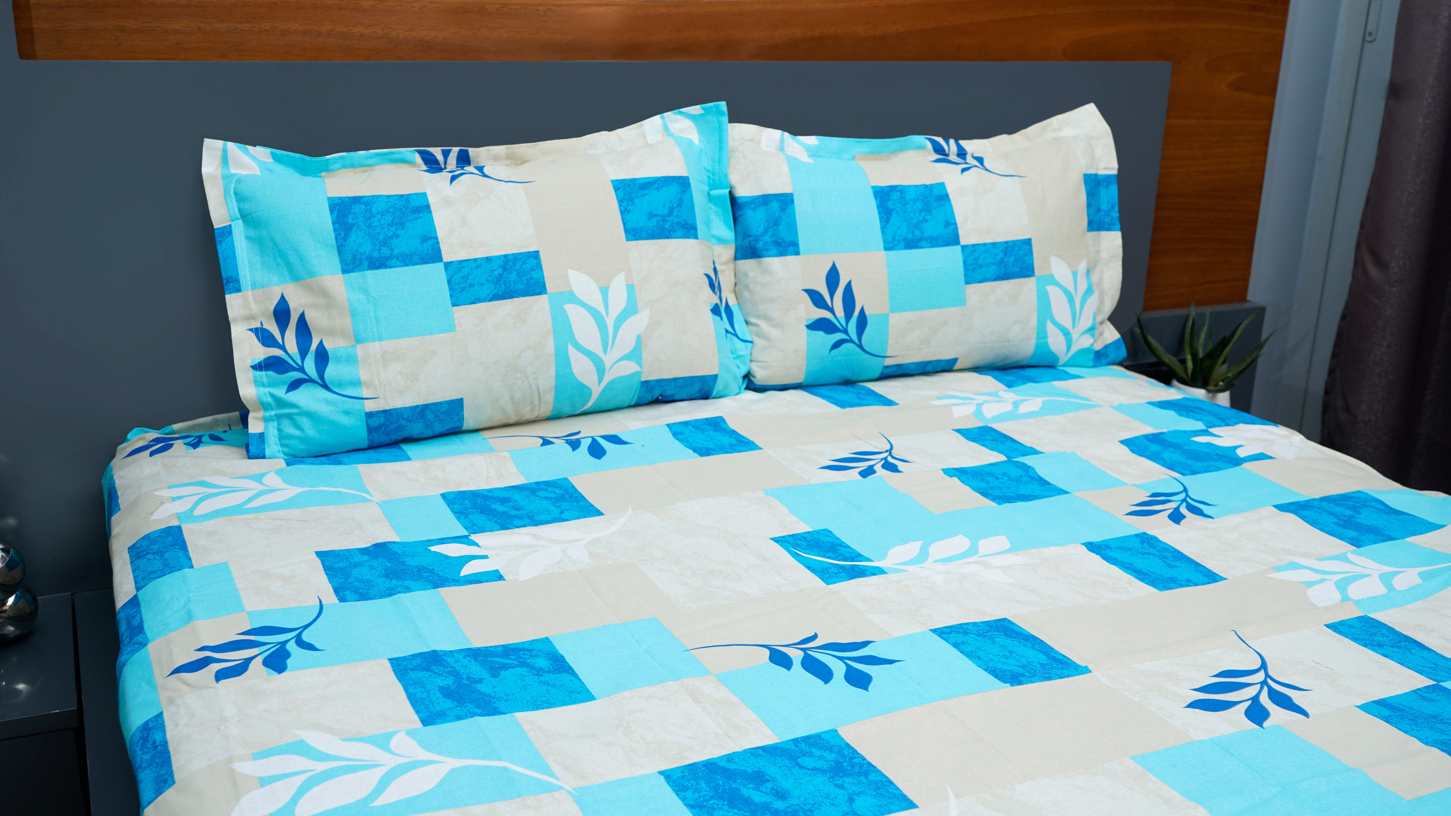 Blue checkered leaf motif 100% cotton queen size double bedsheet with two pillow covers