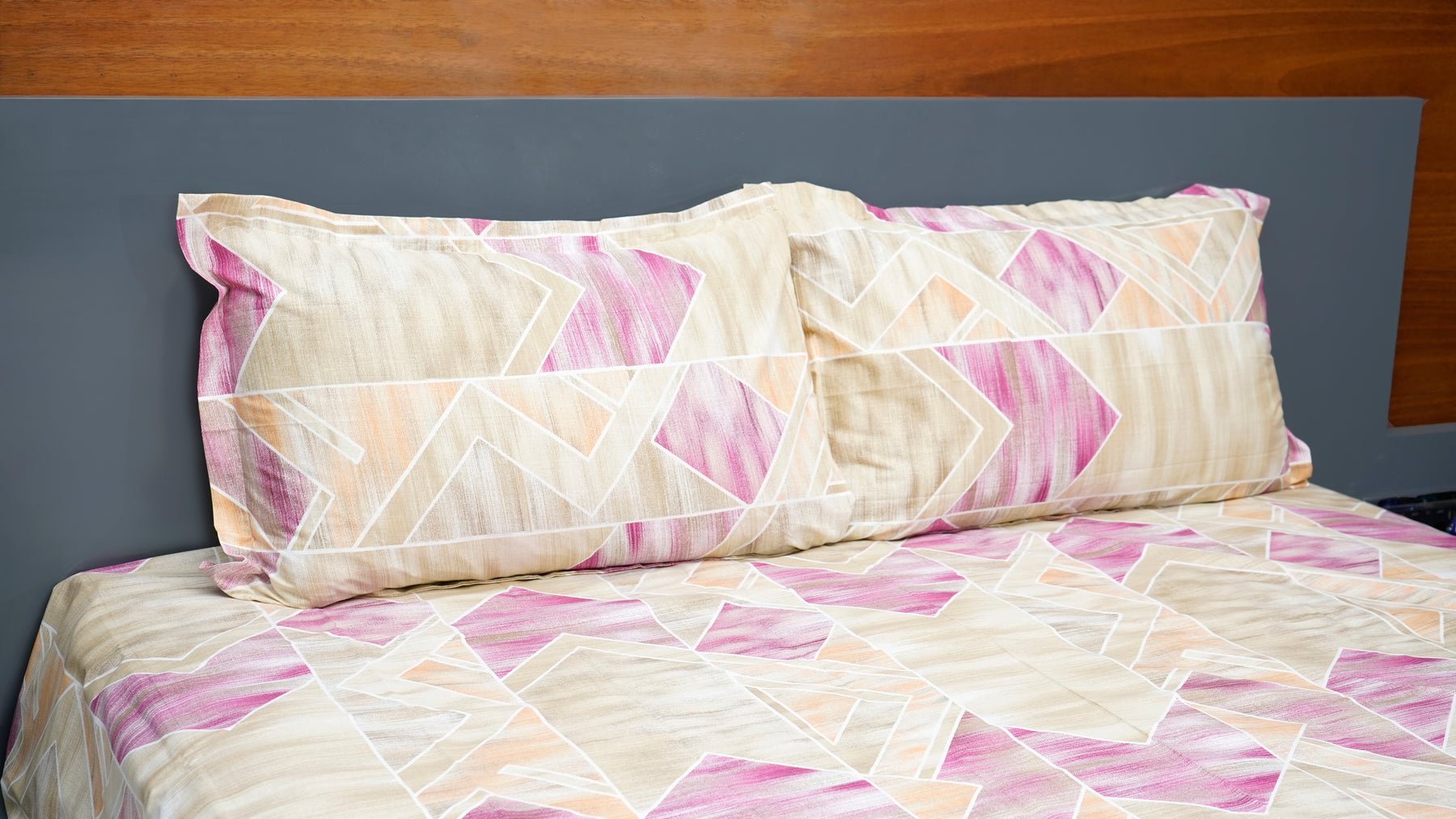 Beige with pink geometrical print double bedsheet with pillow cover