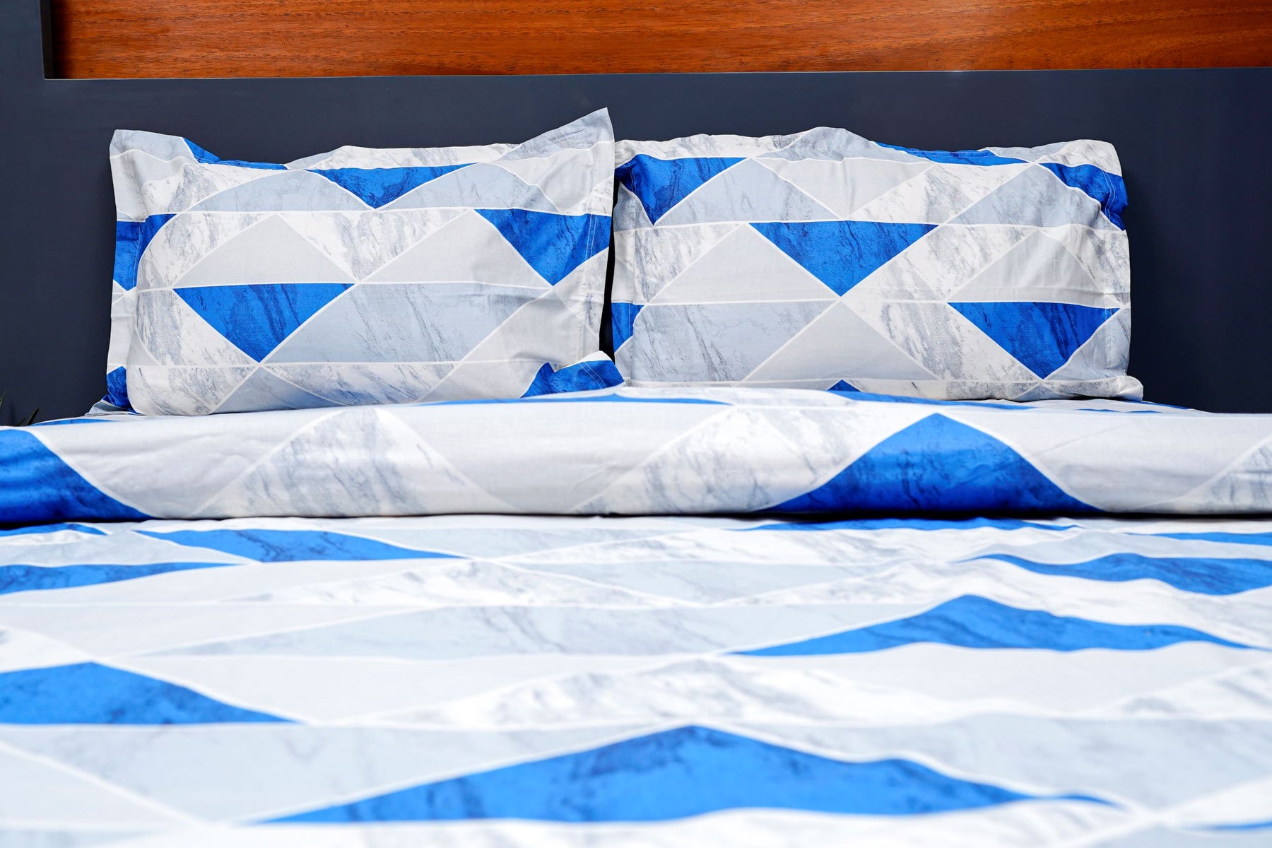 Modern Printed Blue and White Cotton King Size Bed sheet with Beautiful Pillow Covers Traditional Soft Cozy