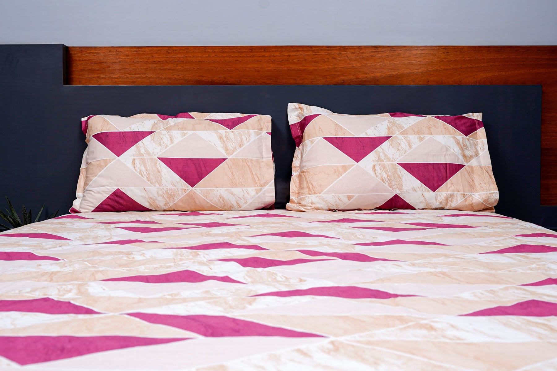 Cream and Wine King Size Cotton Bed sheet with 2 Pillow Covers for Double Bed Geometric Print Soft Breathable Durable