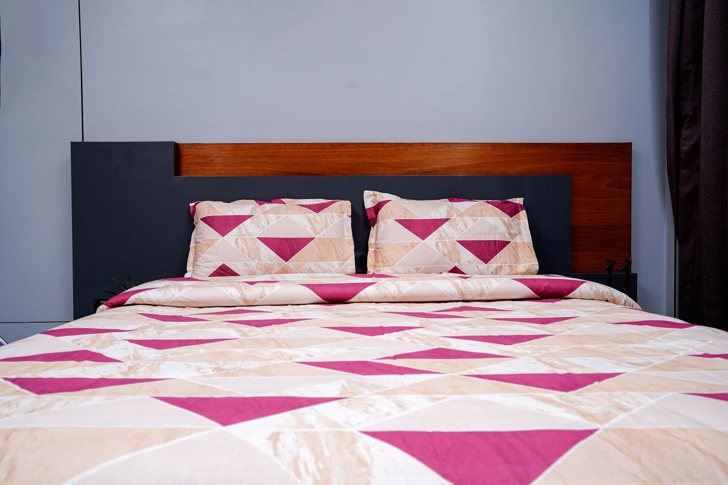 Cream and Wine King Size Cotton Bed sheet with 2 Pillow Covers for Double Bed Geometric Print Soft Breathable Durable