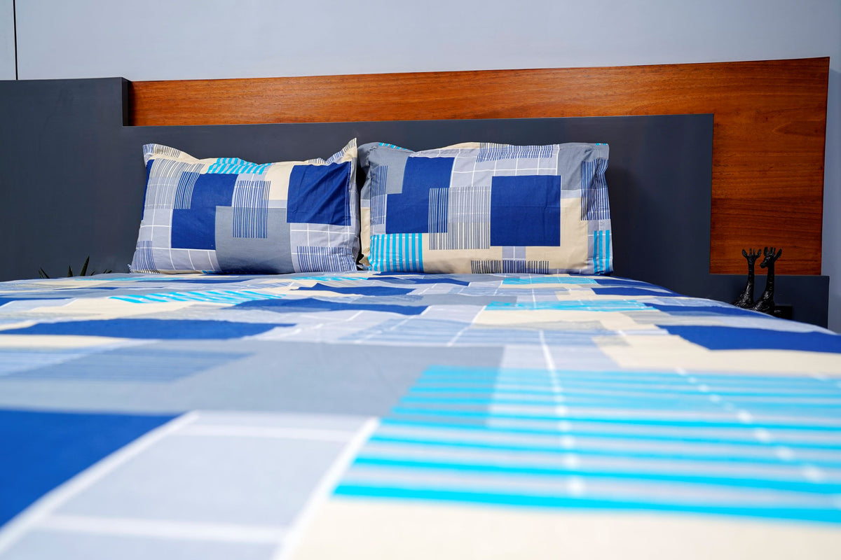 Square Print Queen Size Cotton Bedsheet comes with 2 Pillow Covers, Ultra Soft Lightweight & Wrinkle Free