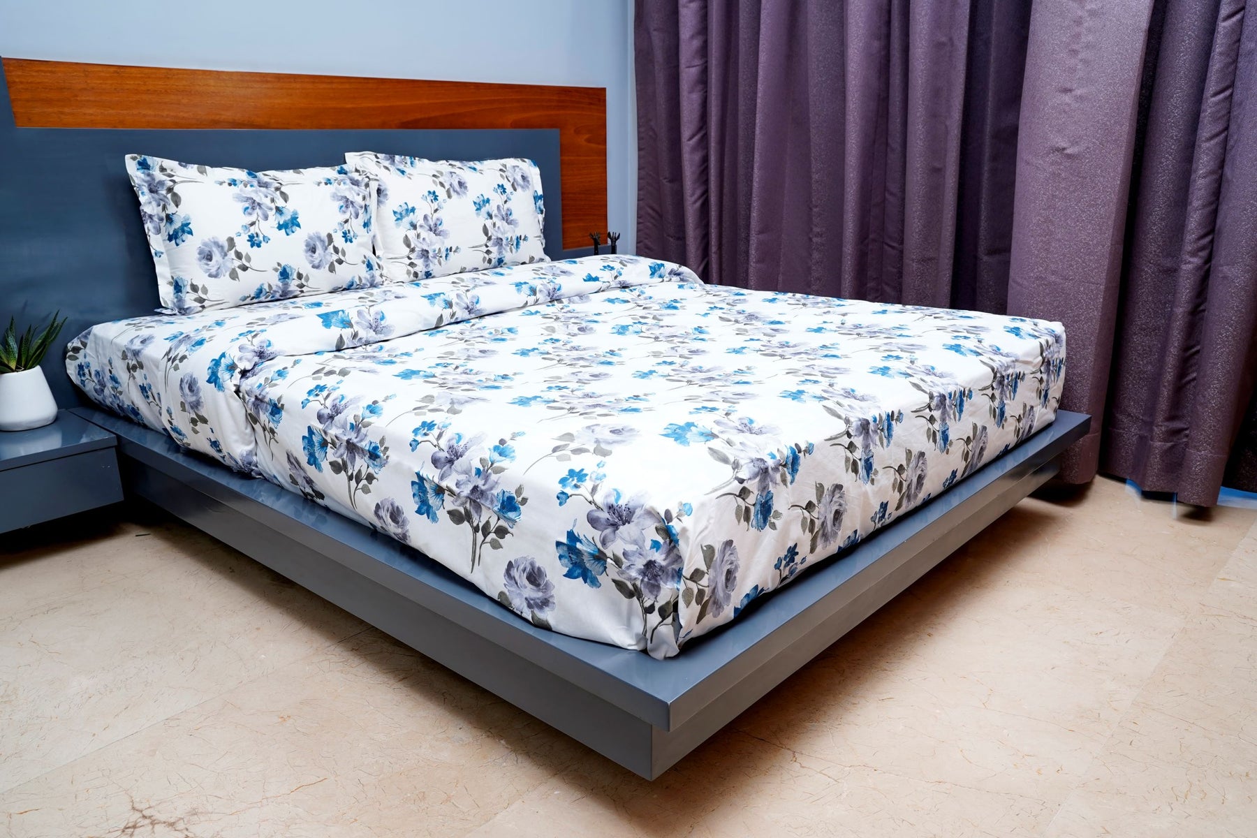 White Big Floral Printed King Size Bed sheet with 2 Pillow Covers Ultra Soft Extra Comfort Smooth Texture