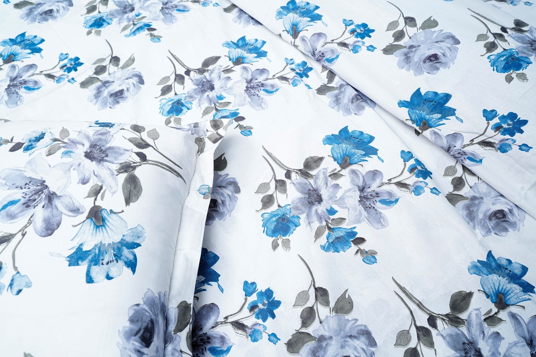 White Big Floral Printed King Size Bed sheet with 2 Pillow Covers Ultra Soft Extra Comfort Smooth Texture