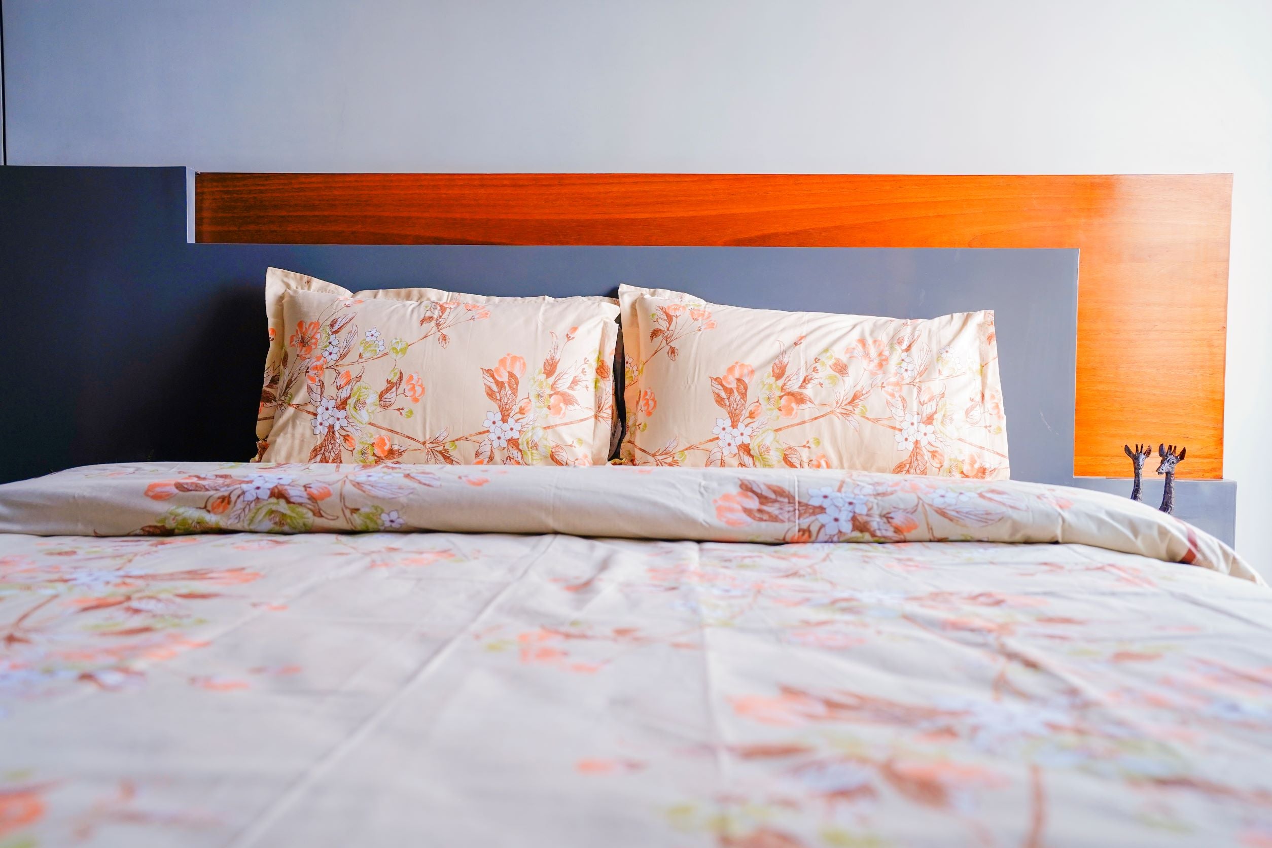 Floral Printed Queen Size Cotton Bed sheet with 2 Pillow Covers, Ultra Soft Breathable Lightweight & Shrink Free